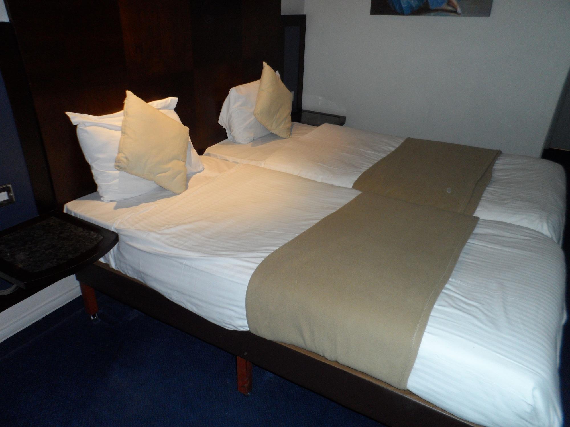 Britannia Edinburgh Hotel Bagian luar foto